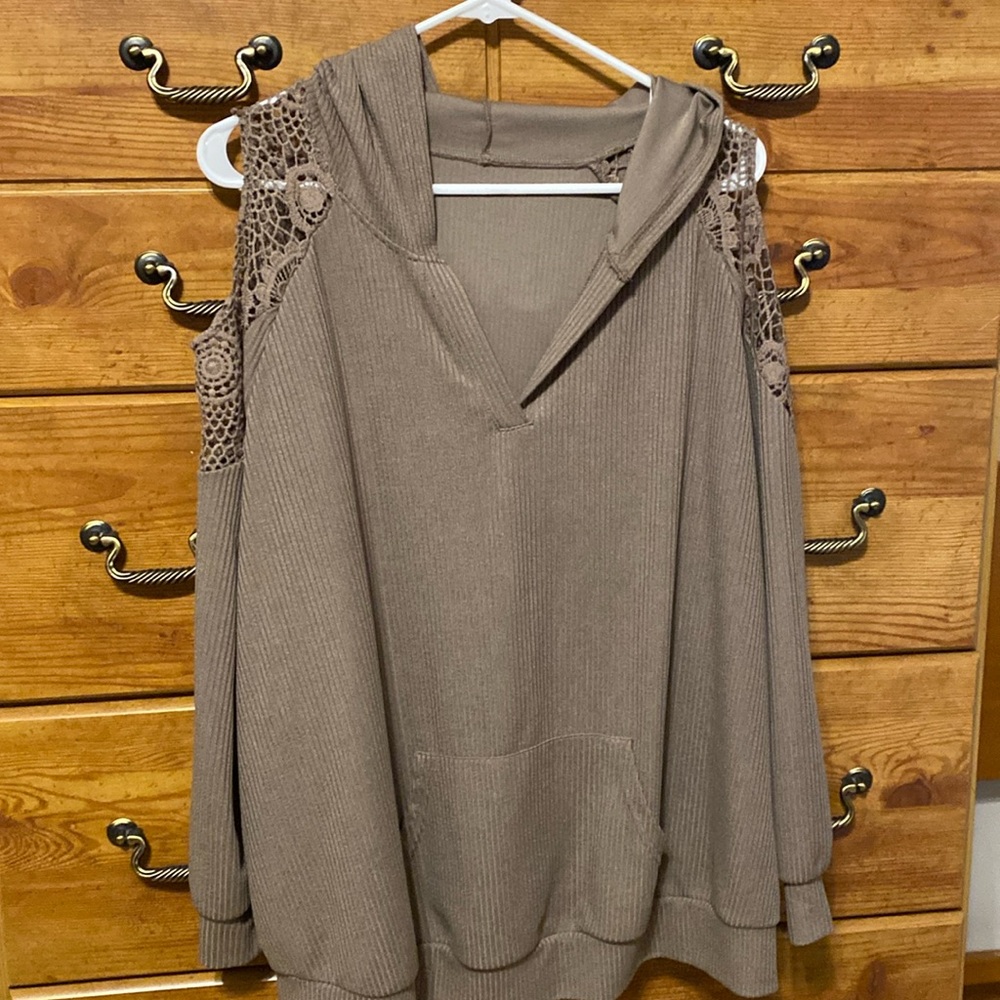 Open shoulder lace detail hoodie size 1X